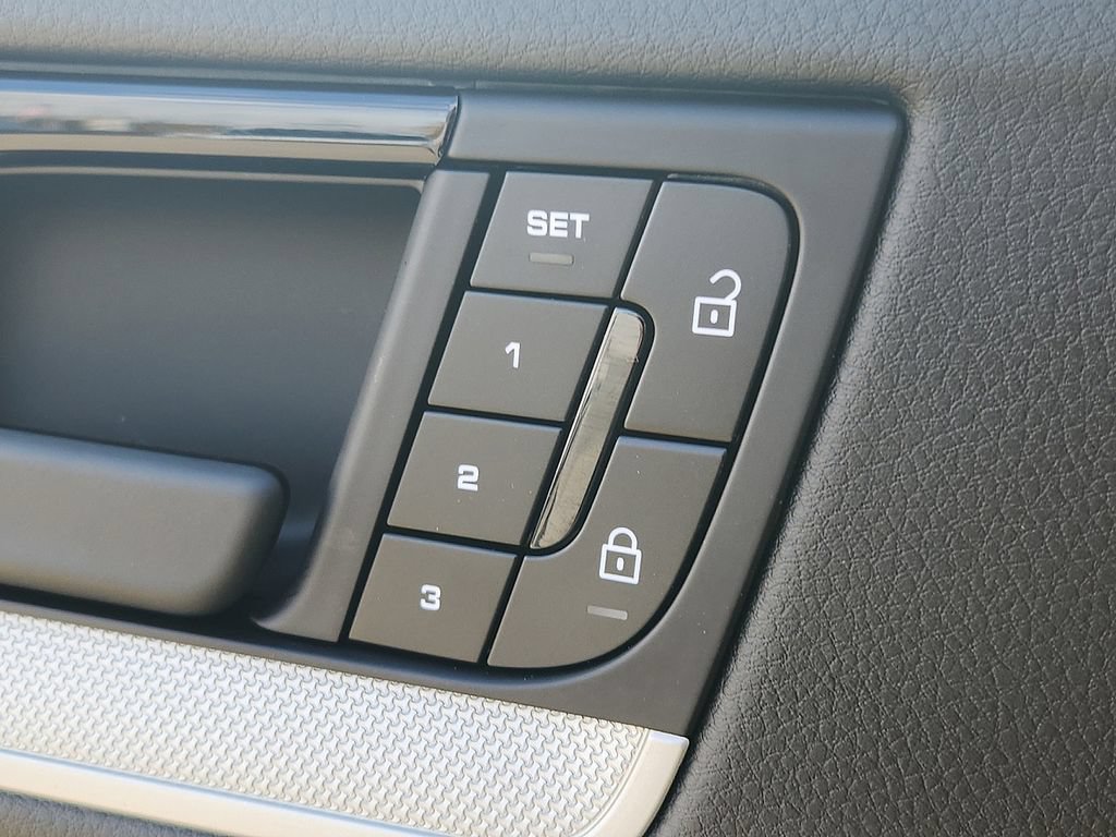 Certified 2025 Porsche Cayenne E-Hybrid AWD/4WD image 24