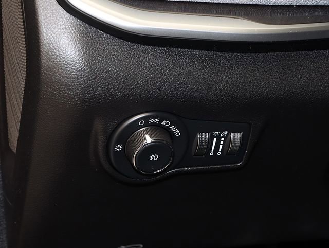 Used 2022 Jeep Compass Latitude w/ Convenience Group image 24