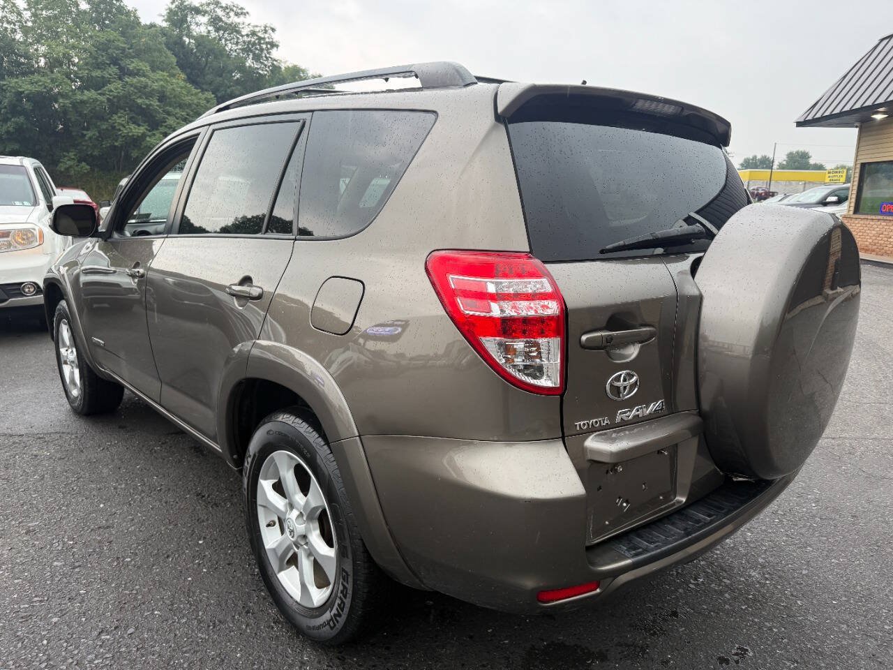 Used 2010 Toyota RAV4 Limited AWD/4WD image 7