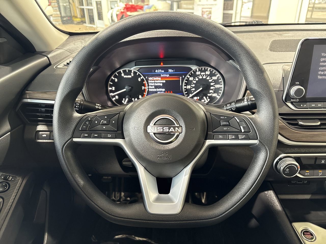 Used 2025 Nissan Altima 2.5 SV FWD image 14