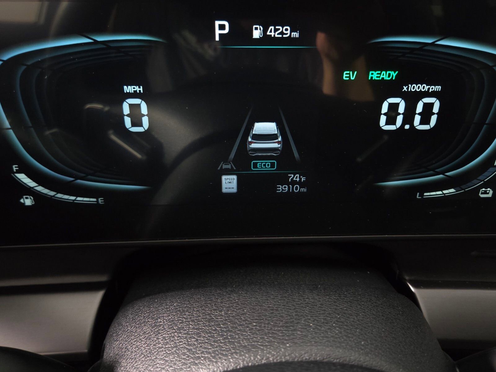 Used 2025 Kia Sportage EX w/ EX Premium Package image 32