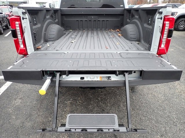 Used 2025 Ford F350 Lariat w/ Lariat Ultimate Package image 8