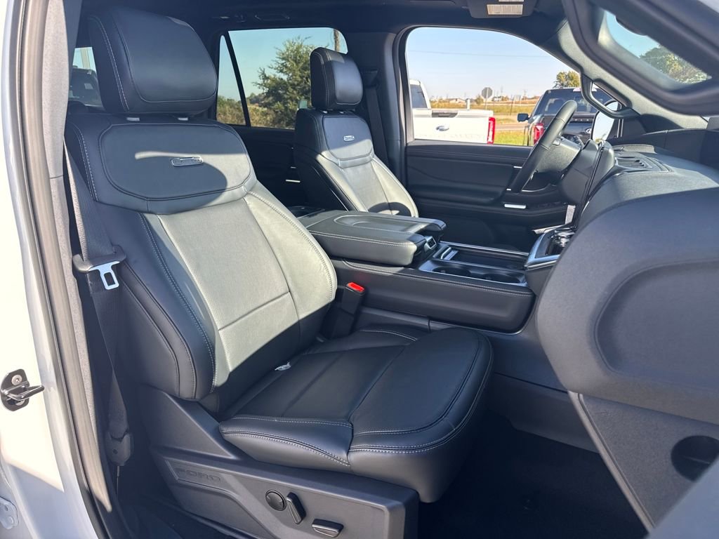 New 2025 Ford Expedition Platinum w/ Stealth Performance Package image 11