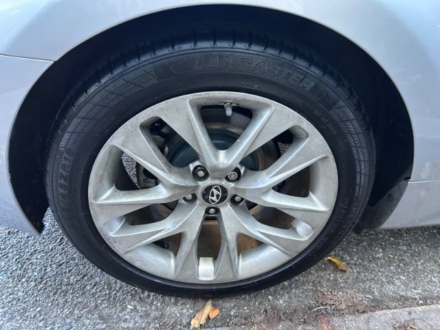 Used 2013 Hyundai Genesis 2.0T RWD image 29
