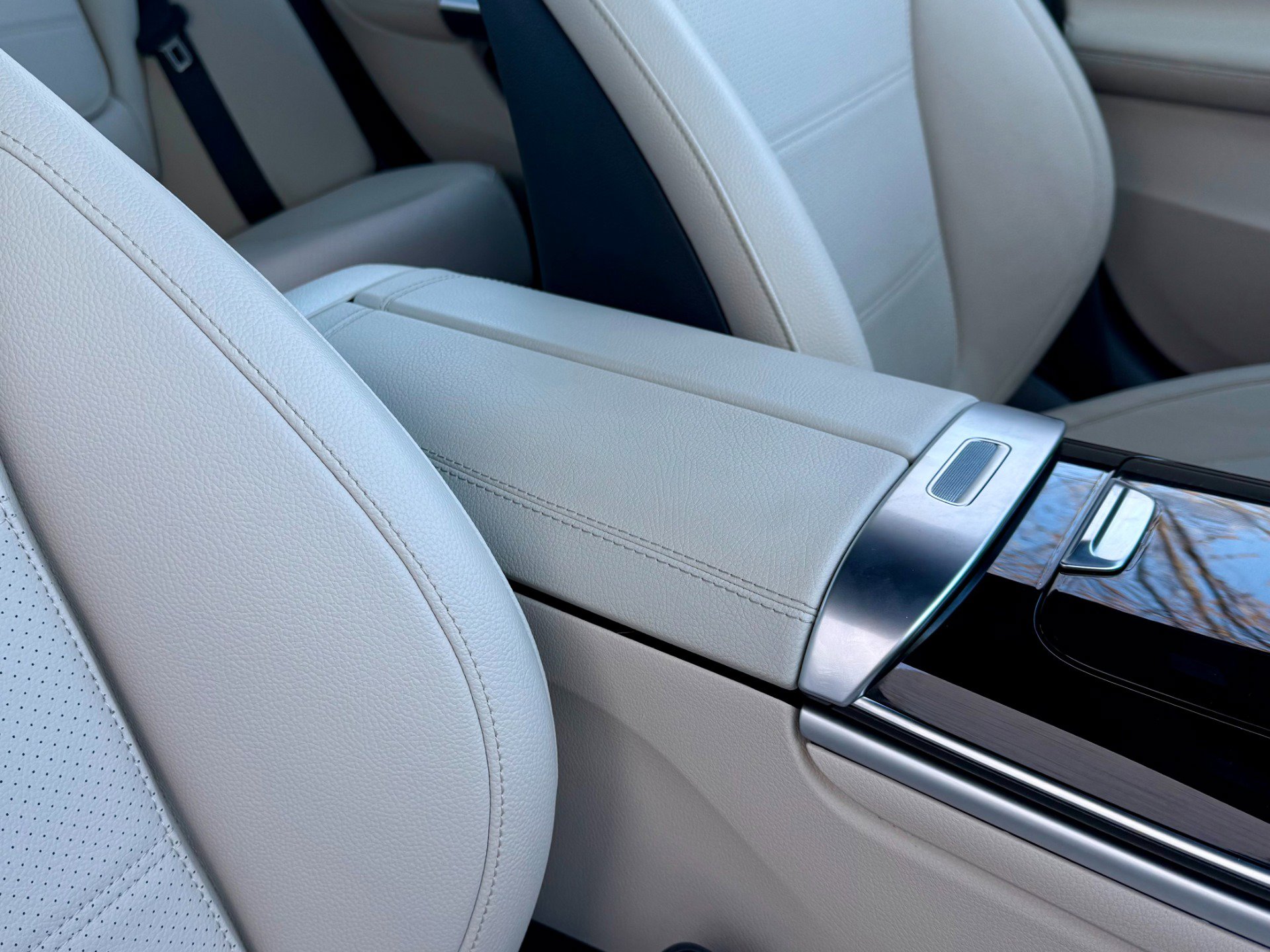 Used 2024 Mercedes-Benz C 300 Sedan image 24