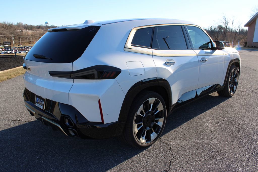 New 2023 BMW XM image 8