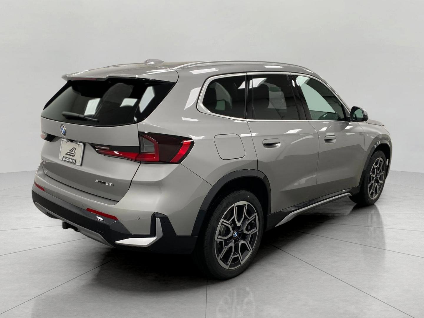 New 2026 BMW X1 xDrive28i w/ Technology Package AWD/4WD image 3