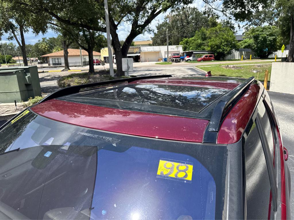 Used 2017 Land Rover Discovery SE image 12