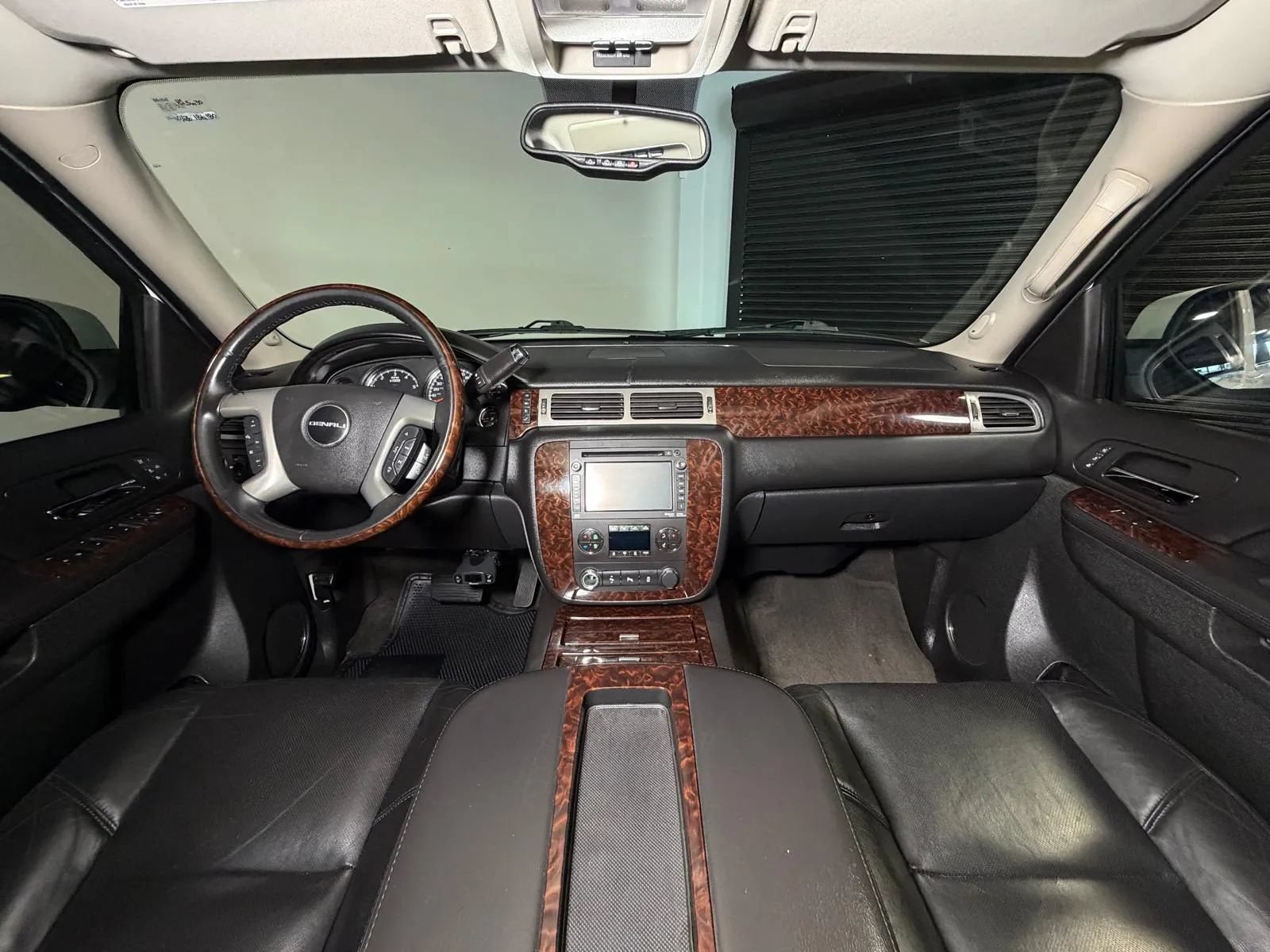 Used 2012 GMC Yukon XL Denali RWD image 26