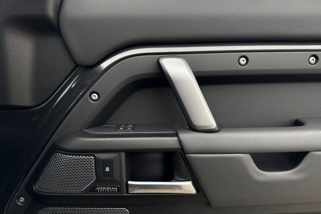 Used 2023 Land Rover Defender 90 V8 image 20