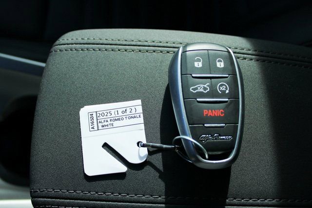 Used 2025 Alfa Romeo Tonale w/ Premium Package image 31