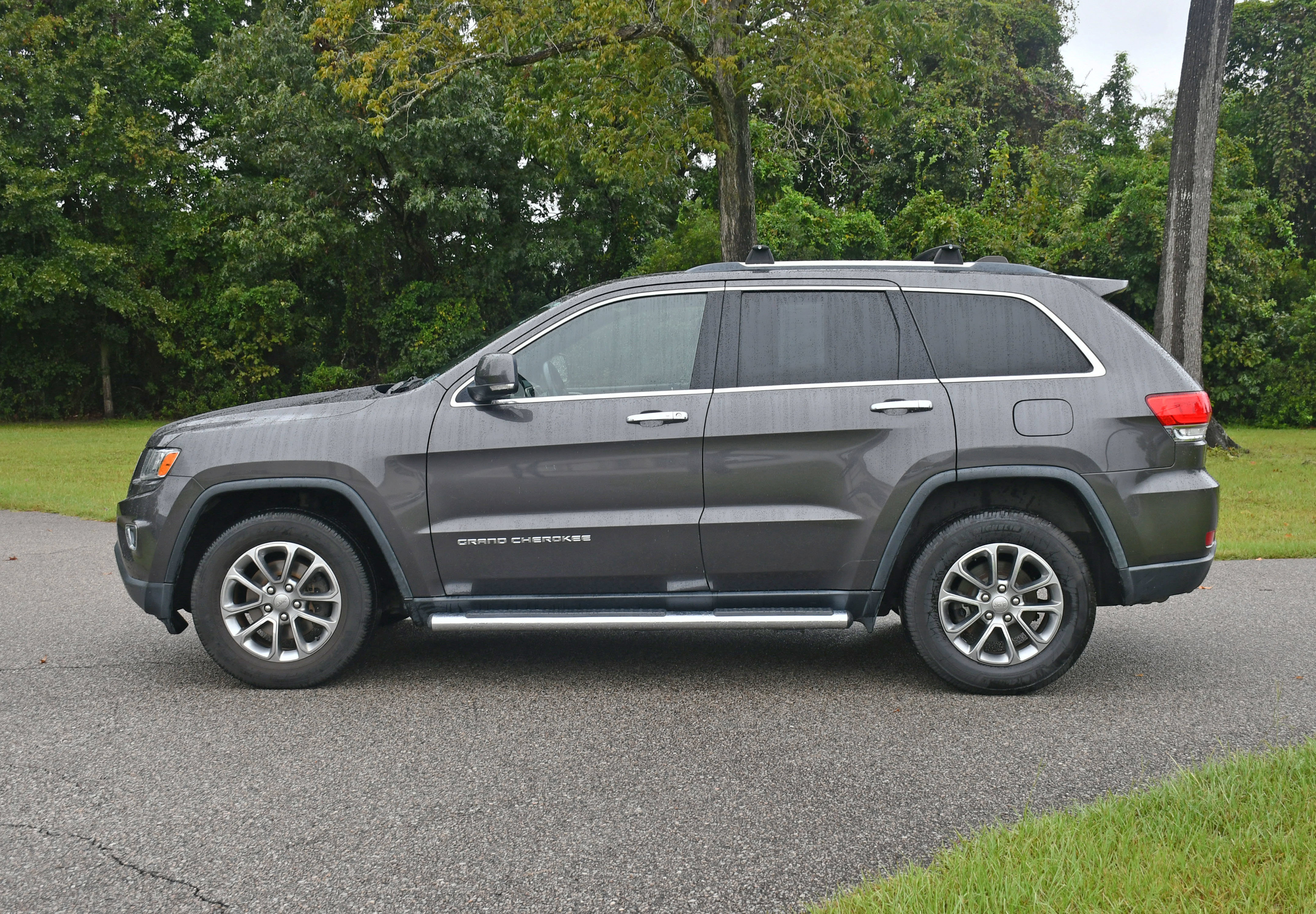 Used 2014 Jeep Grand Cherokee Limited AWD/4WD image 2