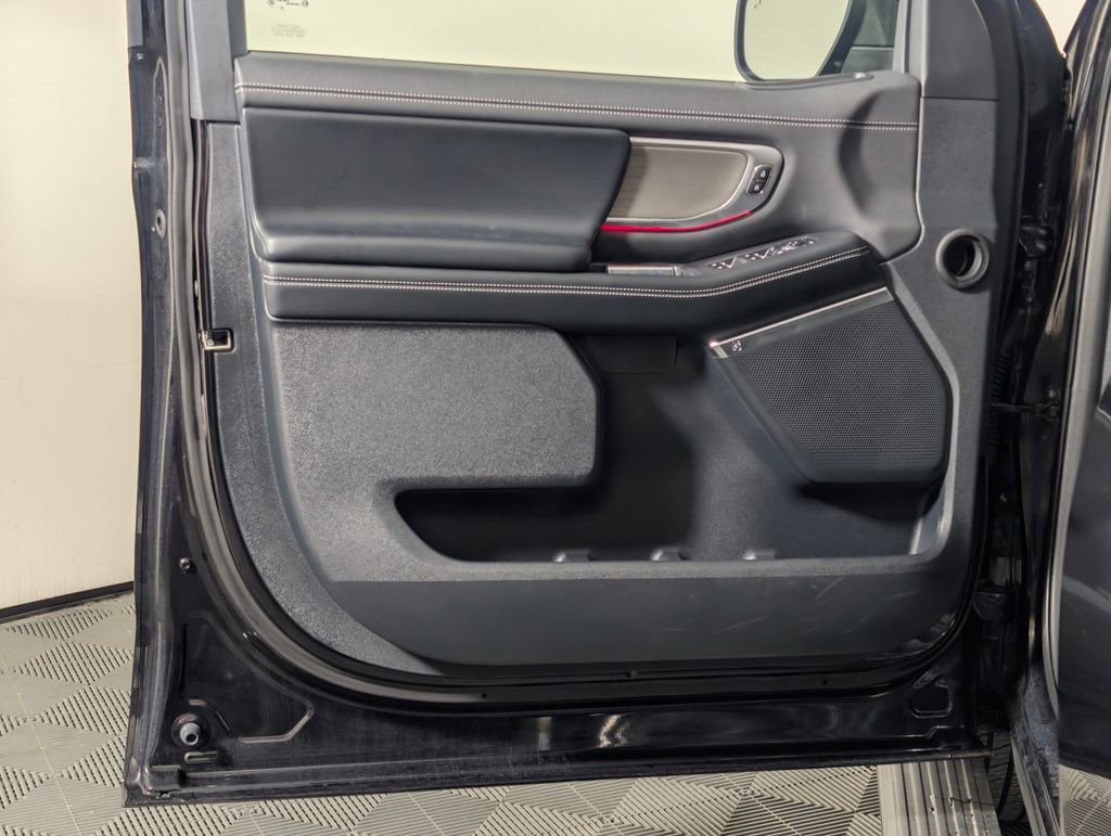 Certified 2025 Ford Expedition Platinum image 27