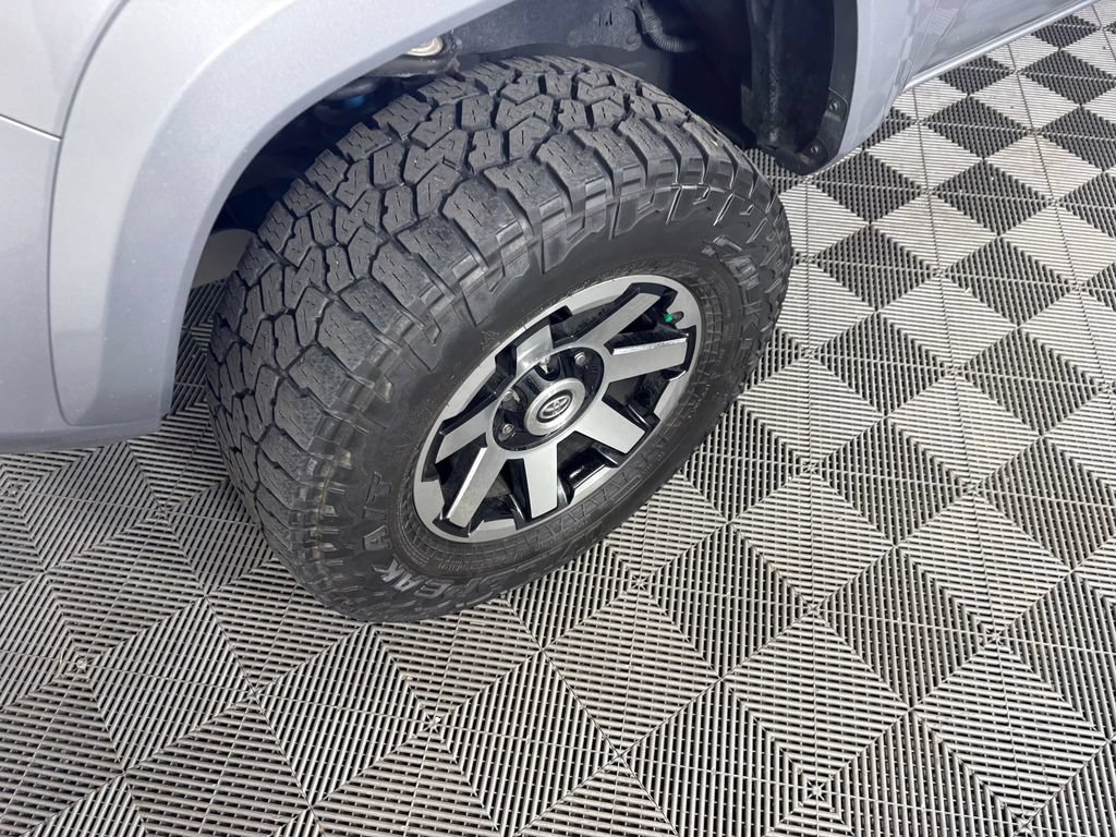 Used 2019 Toyota Tacoma TRD Sport w/ Technology Package AWD/4WD image 9