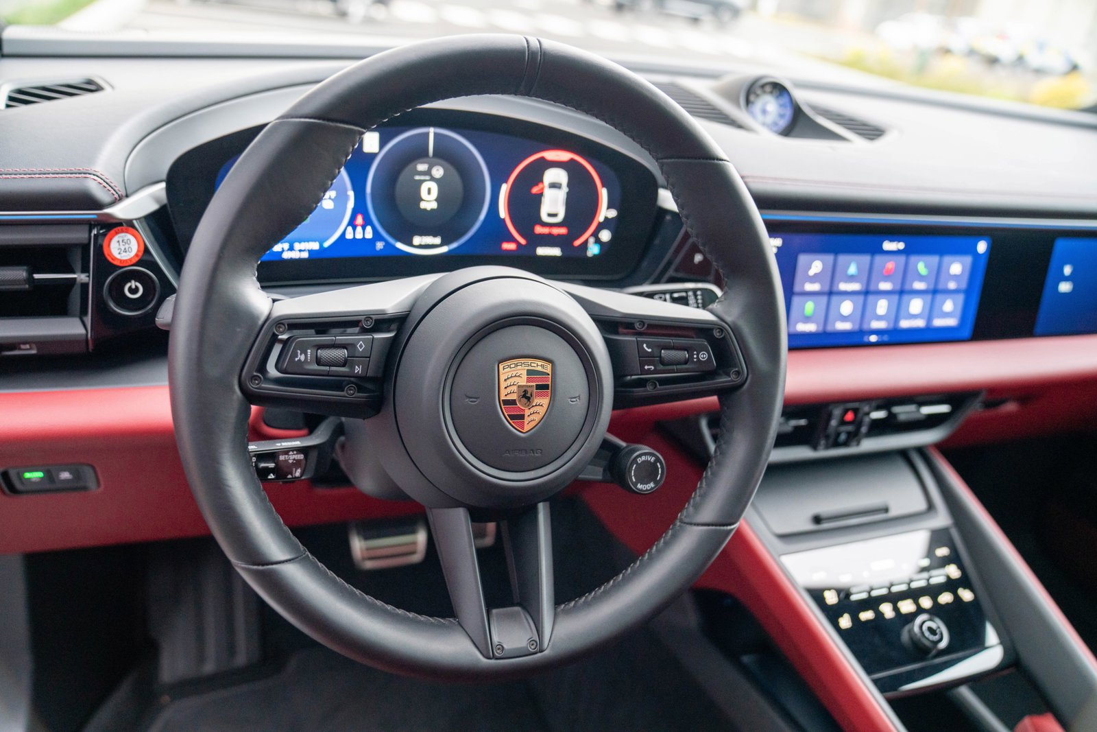 Certified 2025 Porsche Macan Electric image 14