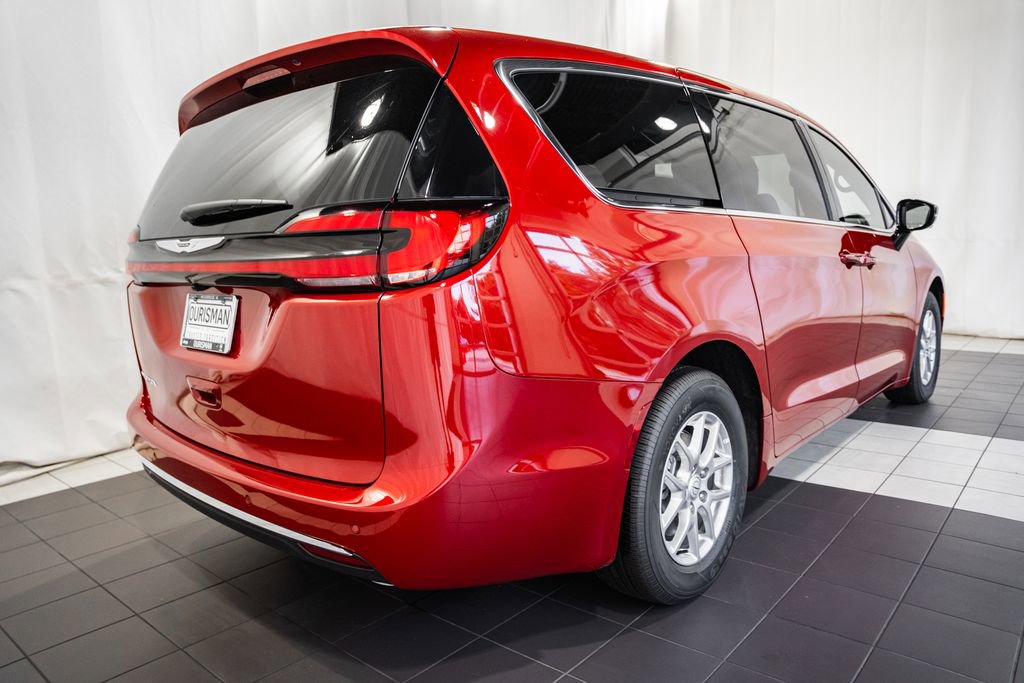 New 2026 Chrysler Pacifica Select image 4