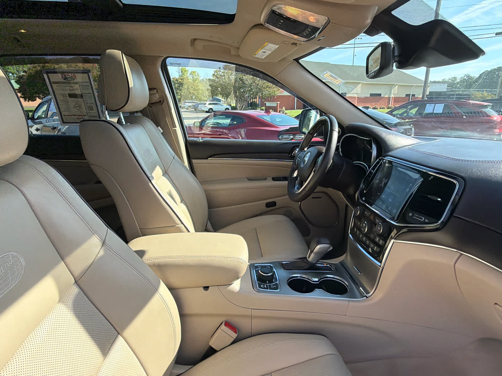 Used 2020 Jeep Grand Cherokee Overland AWD/4WD image 9