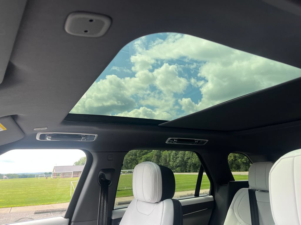 New 2026 Land Rover Range Rover Sport Dynamic SE AWD/4WD image 17