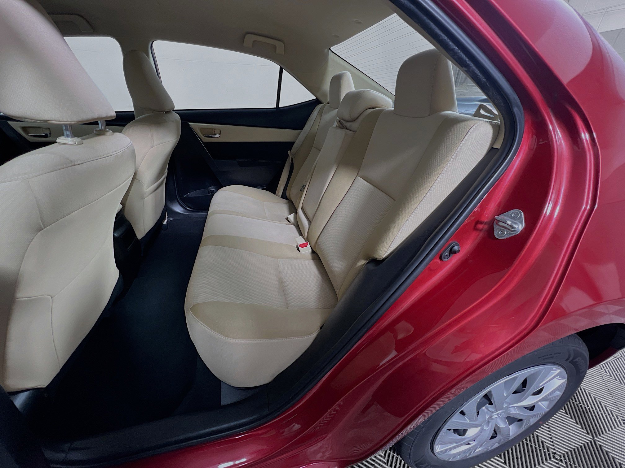 Used 2018 Toyota Corolla LE image 27