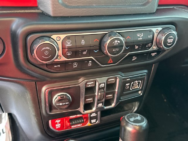 Used 2021 Jeep Wrangler Unlimited Rubicon w/ Cold Weather Group AWD/4WD image 22