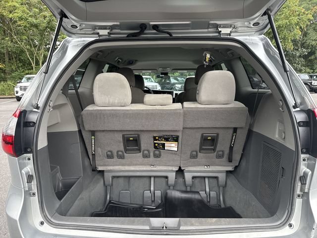 Used 2020 Toyota Sienna L FWD image 22