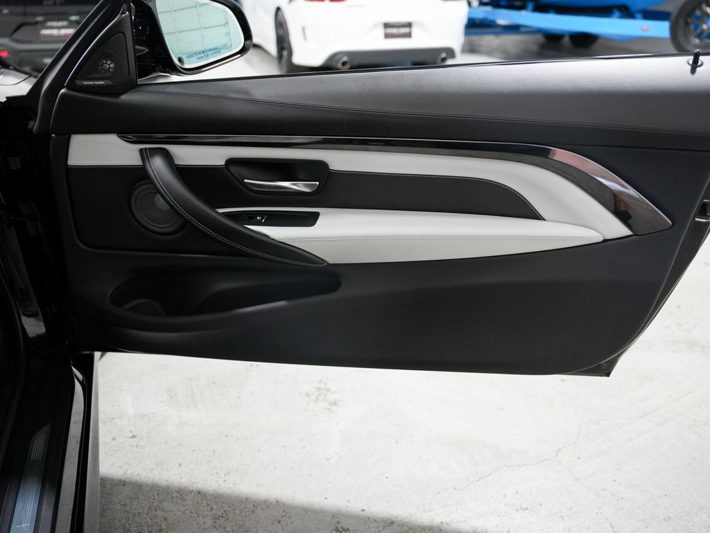 Used 2018 BMW M4 Coupe RWD image 33