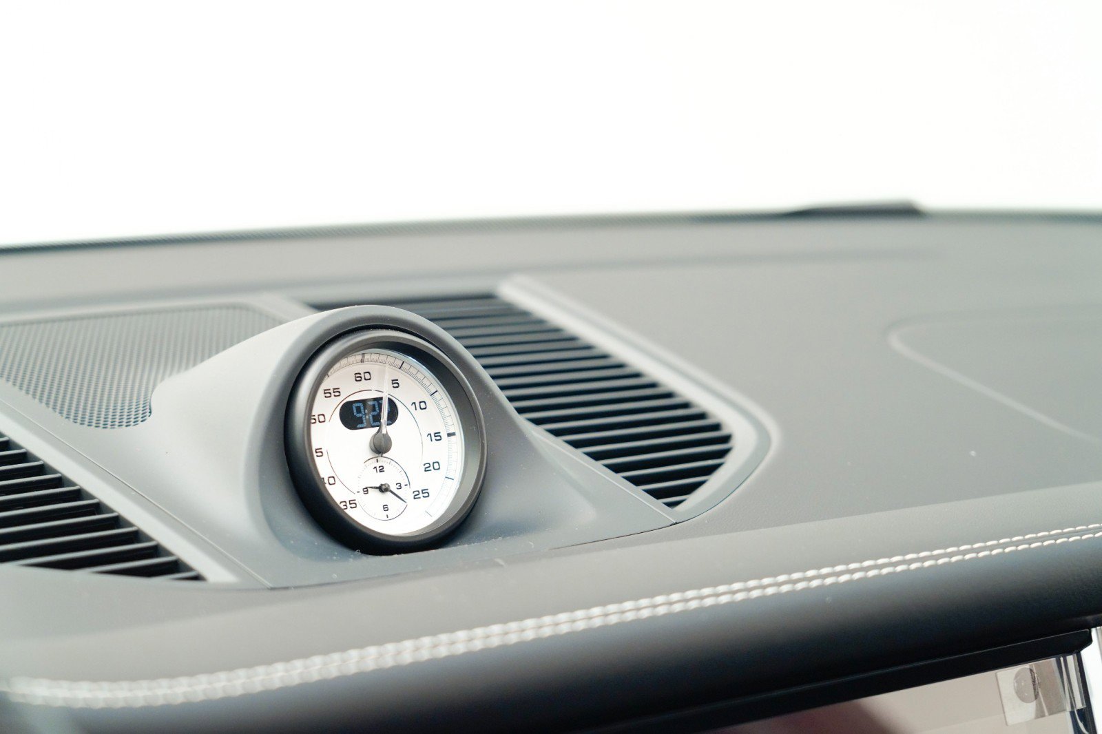 New 2026 Porsche Macan Turbo image 28