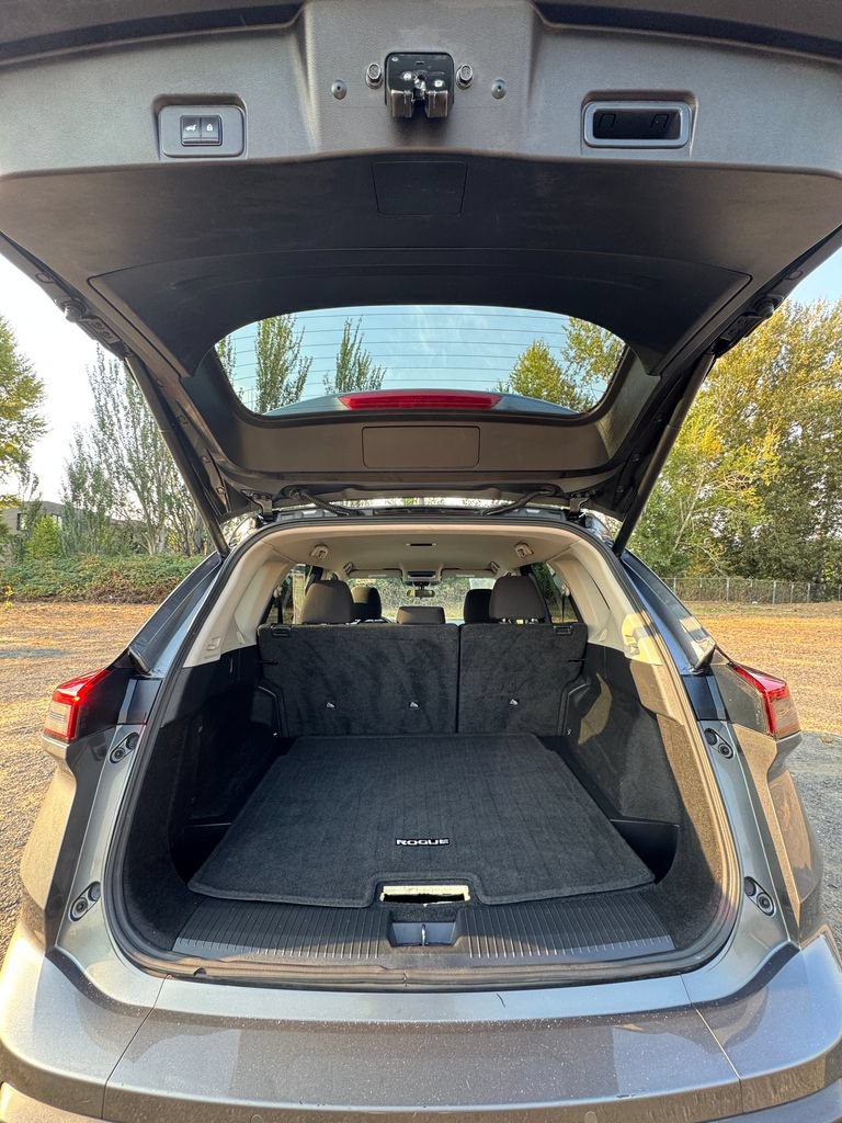 Used 2025 Nissan Rogue SV FWD image 9