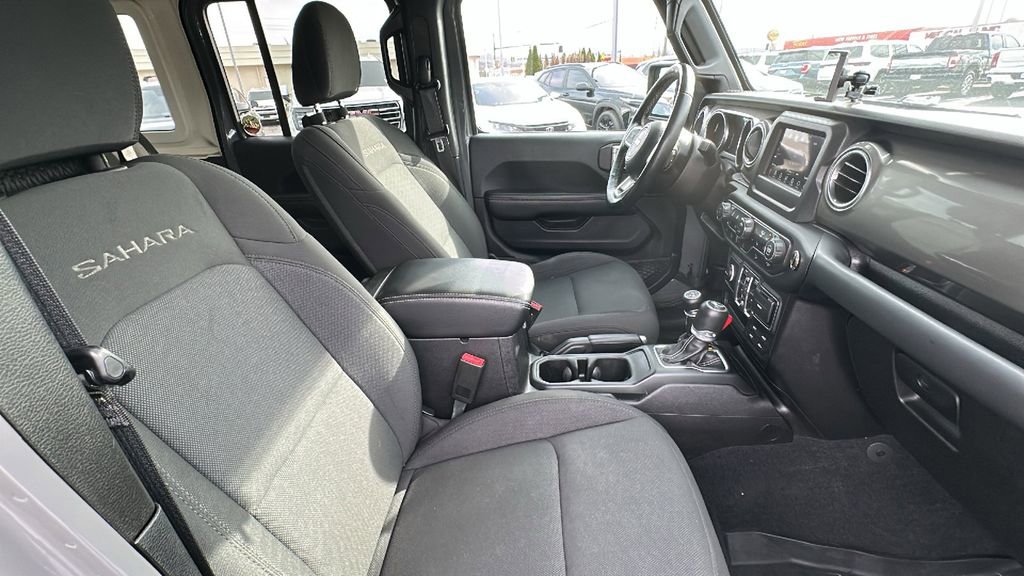 Used 2018 Jeep Wrangler Unlimited Sahara image 15