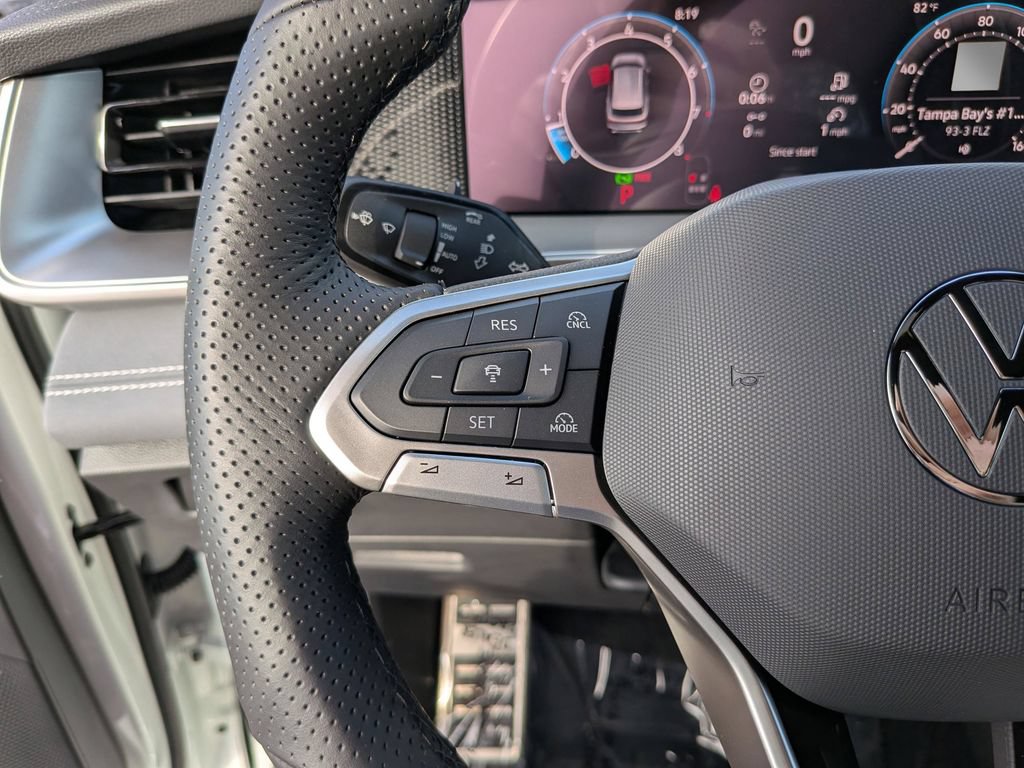 New 2026 Volkswagen Tiguan SE R-Line FWD image 24
