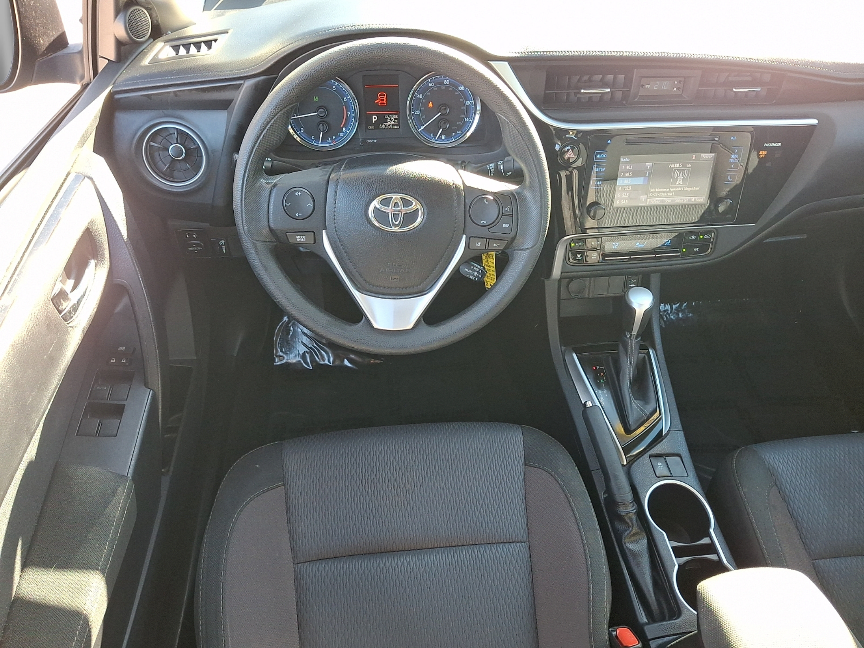 Used 2017 Toyota Corolla LE w/ Carpet Mat Package (TMS) FWD image 11