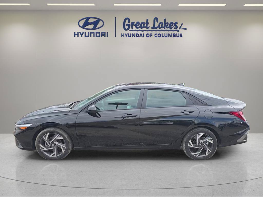 Certified 2025 Hyundai Elantra Sport FWD image 2