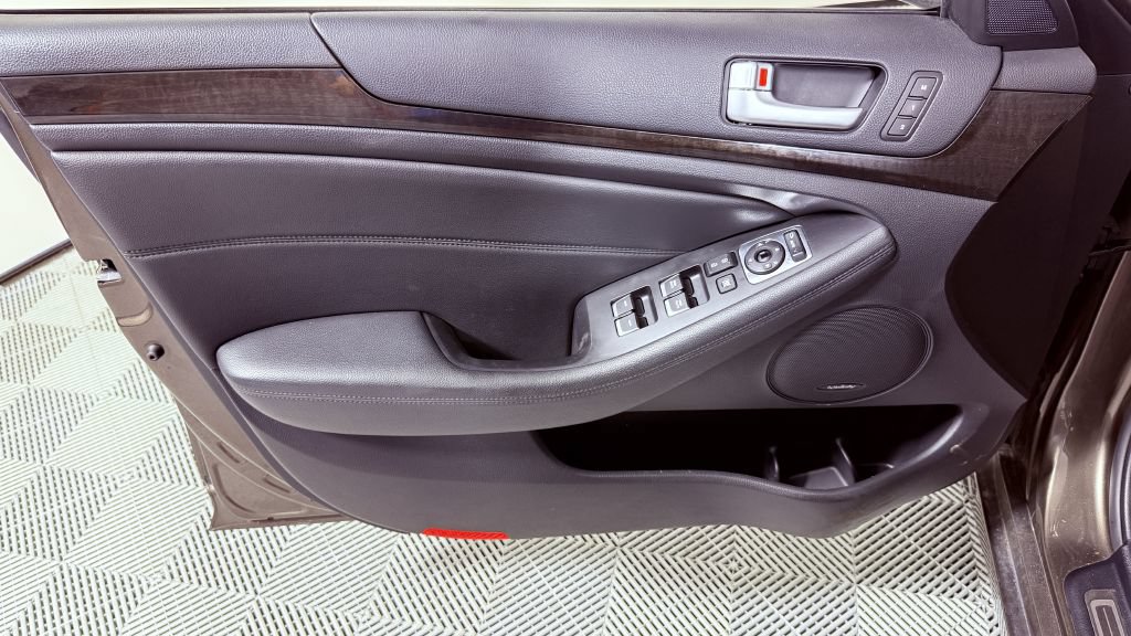 Used 2014 Kia Cadenza Premium w/ Technology Package FWD image 9