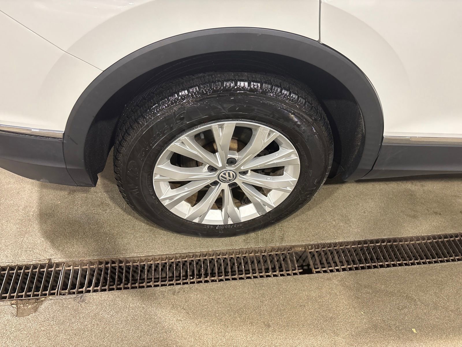 Used 2018 Volkswagen Tiguan SE image 32