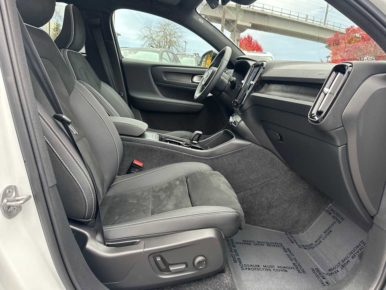 Certified 2023 Volvo C40 P8 Recharge Ultimate image 10