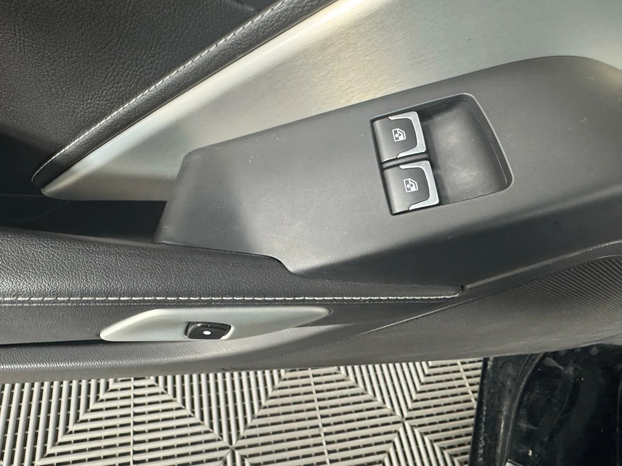 Used 2018 Chevrolet Corvette Stingray Coupe w/ Battery Protection Package image 36