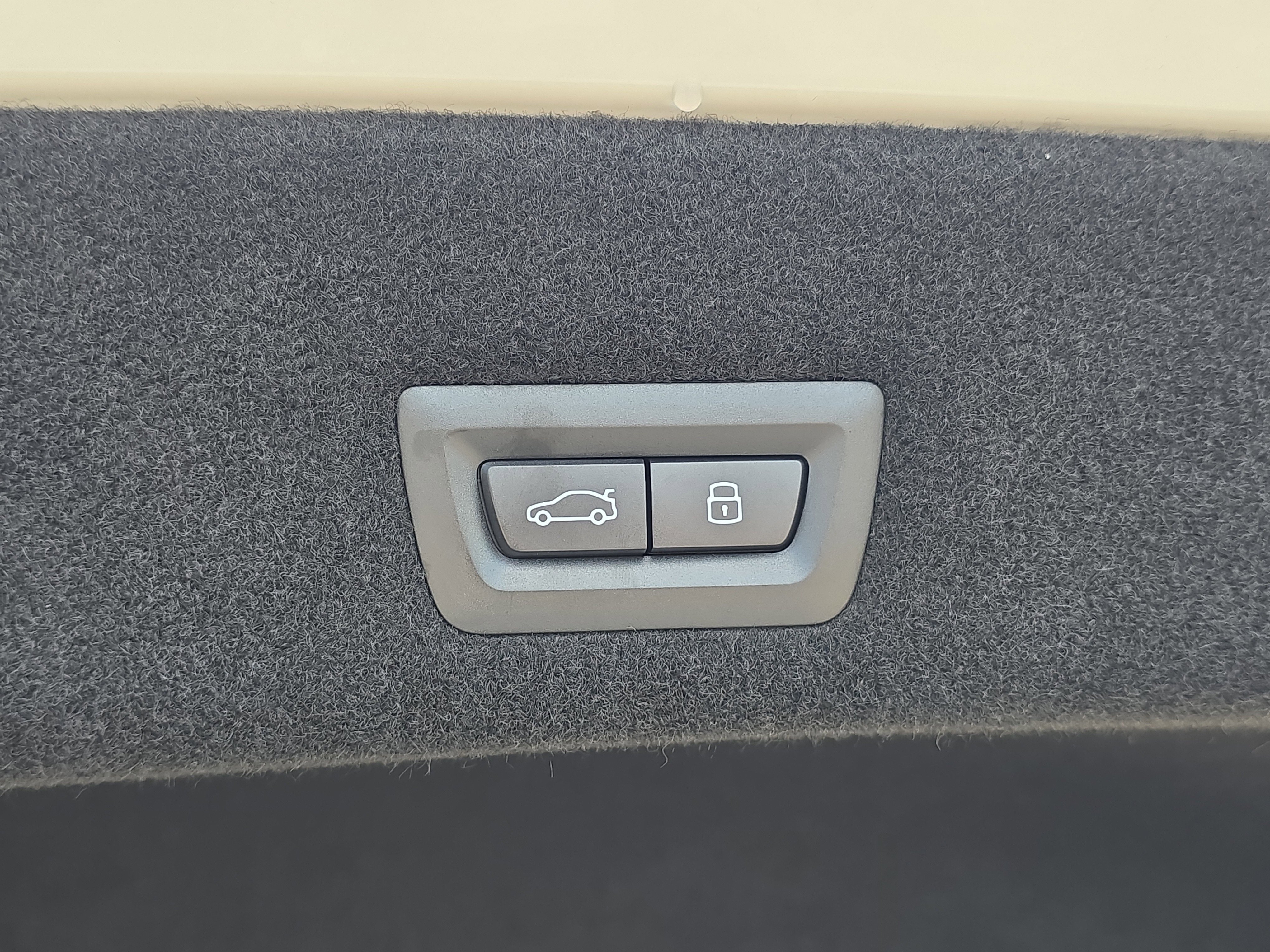 New 2026 BMW 750e xDrive image 10