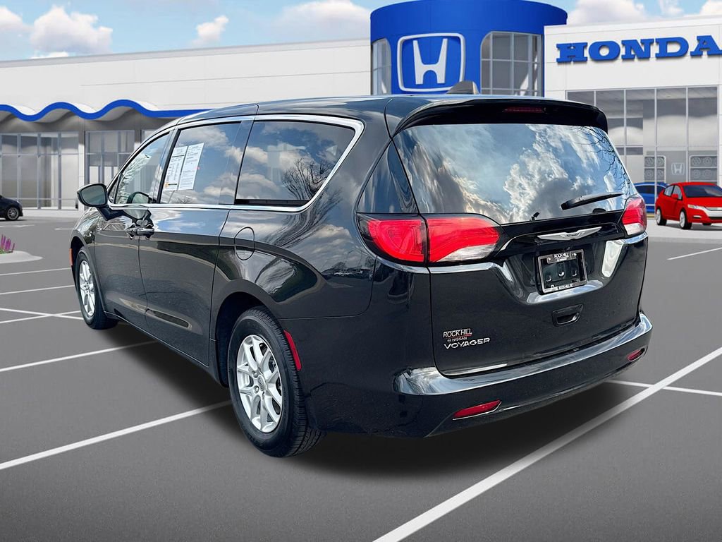 Used 2023 Chrysler Voyager LX image 6