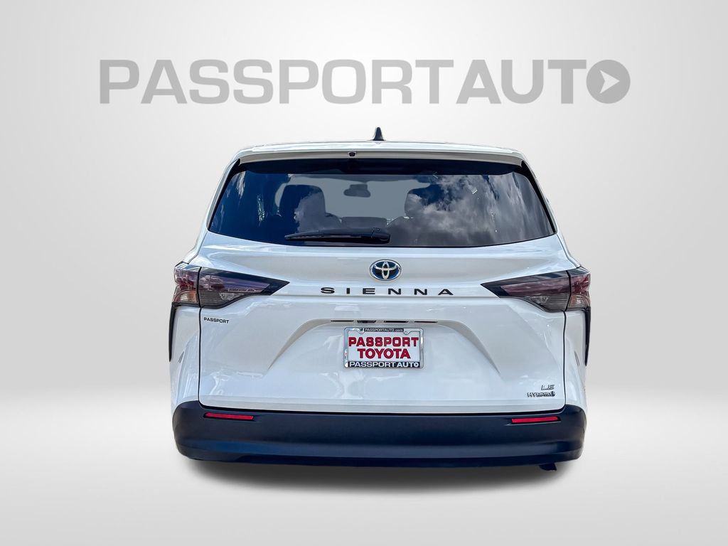 Used 2023 Toyota Sienna LE image 6