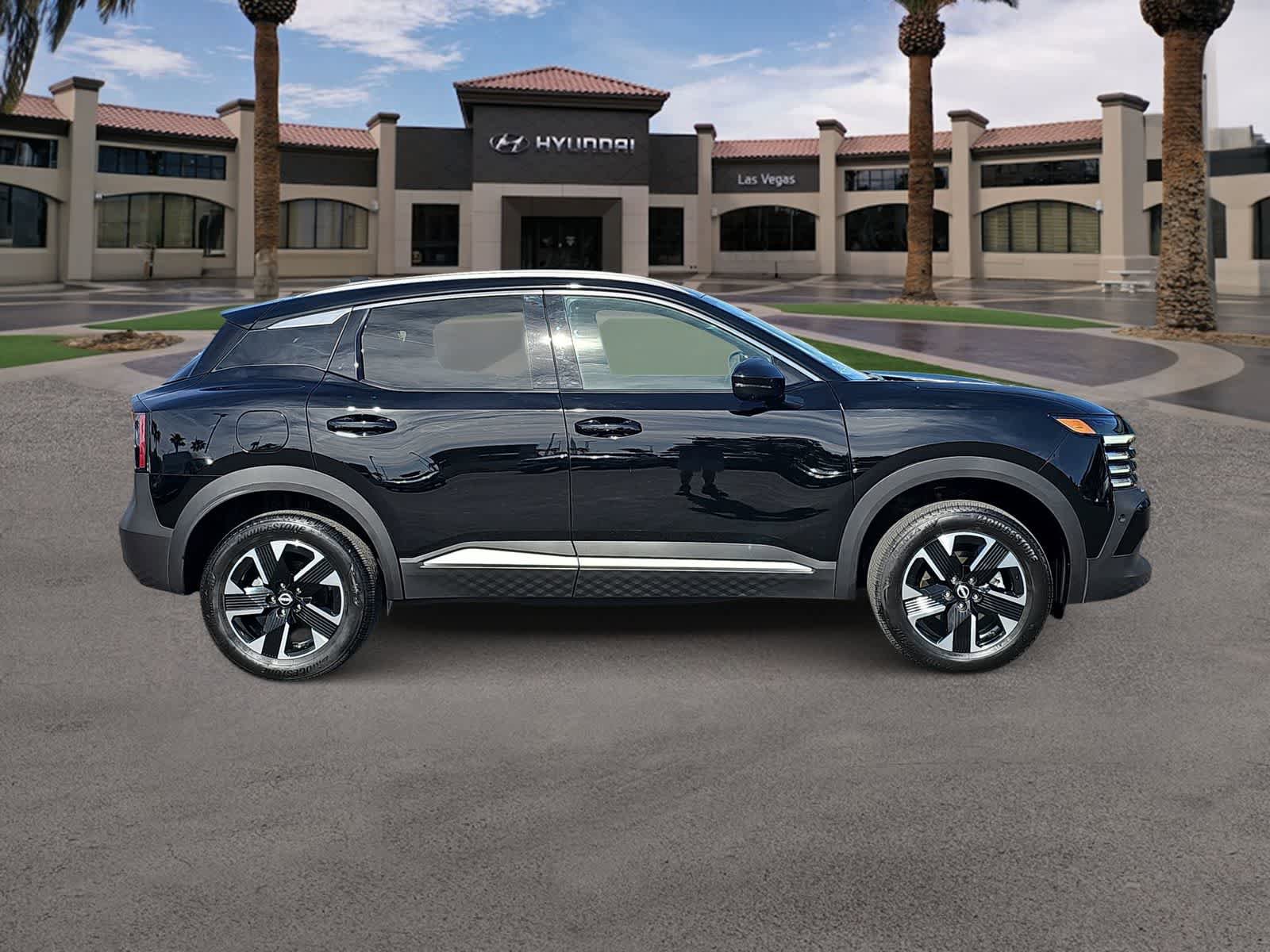 Used 2025 Nissan Kicks SR FWD image 9