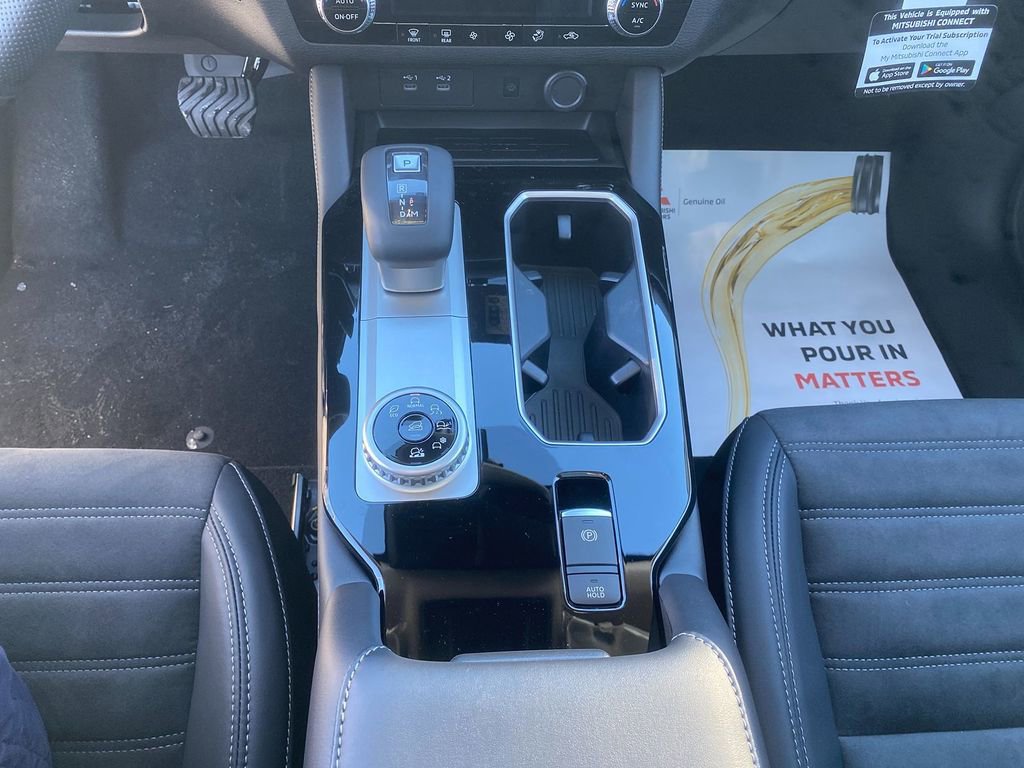 New 2026 Mitsubishi Outlander SE image 22