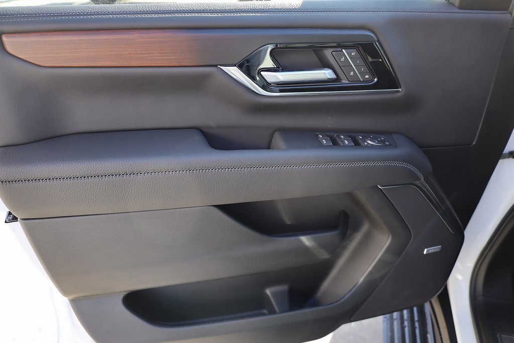 New 2026 GMC Yukon XL Denali w/ Denali Reserve Package image 10