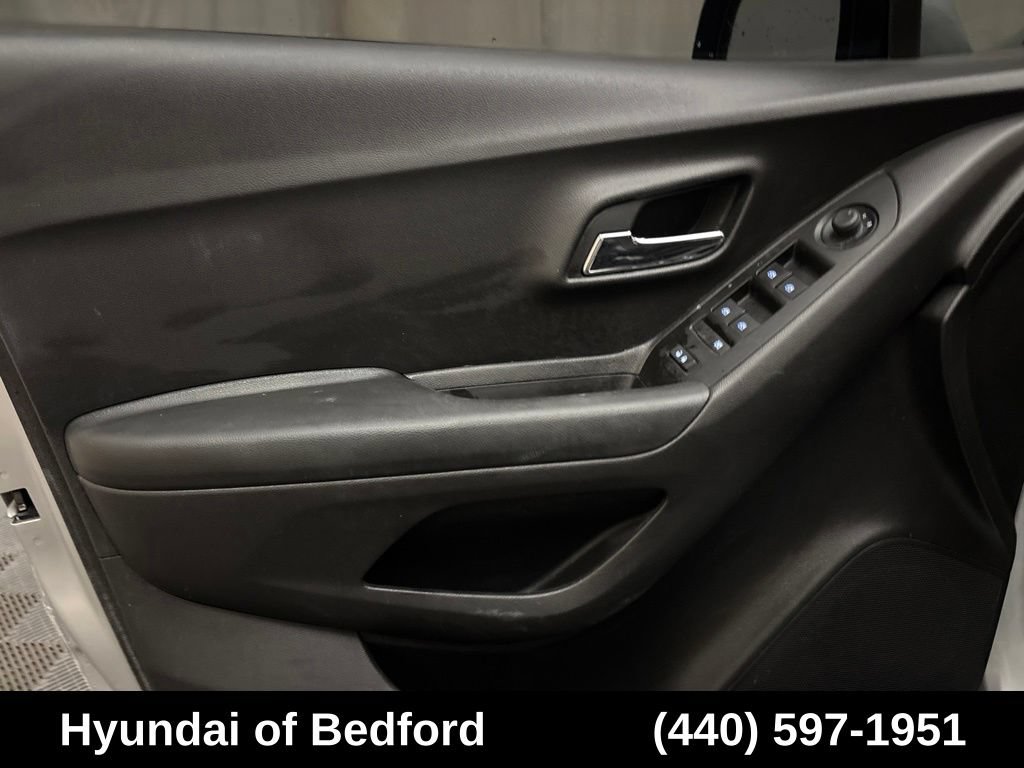 Used 2022 Chevrolet Trax LT w/ LT Convenience Package AWD/4WD image 10