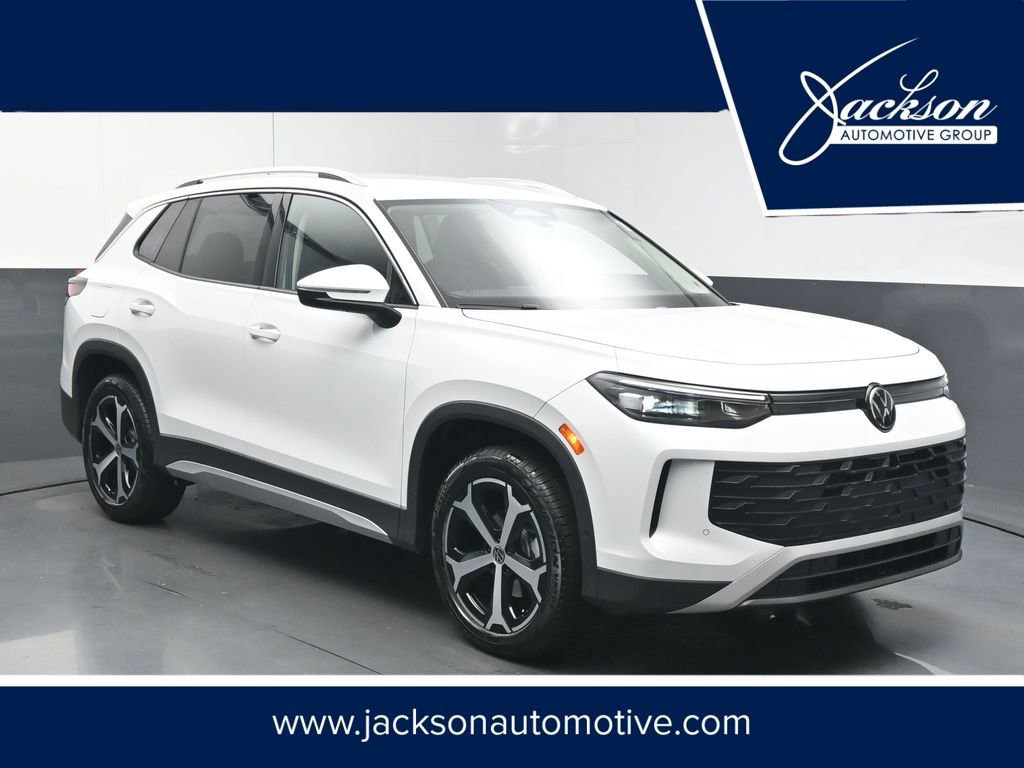 Used 2025 Volkswagen Tiguan SE image 1