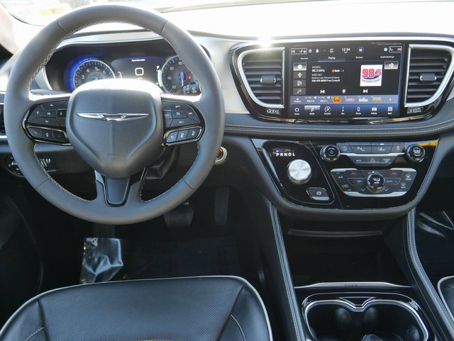 Used 2023 Chrysler Pacifica Limited w/ S Appearance Package image 19