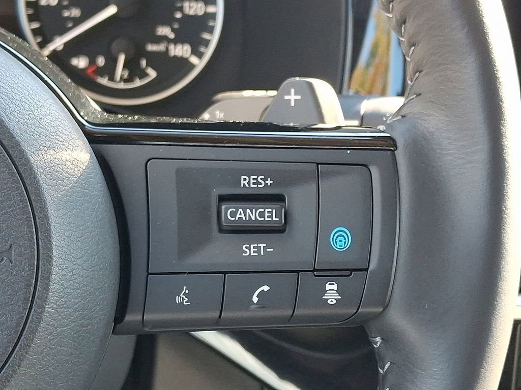 Used 2024 Nissan Pathfinder SL w/ Black Appearance Package image 10