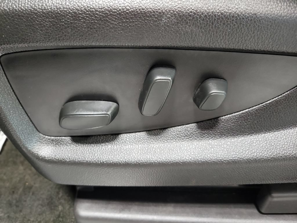 Used 2018 Chevrolet Tahoe Premier AWD/4WD image 33