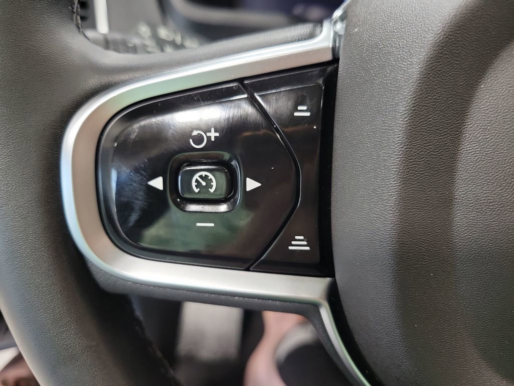 Used 2025 Volvo XC90 B5 Core image 54