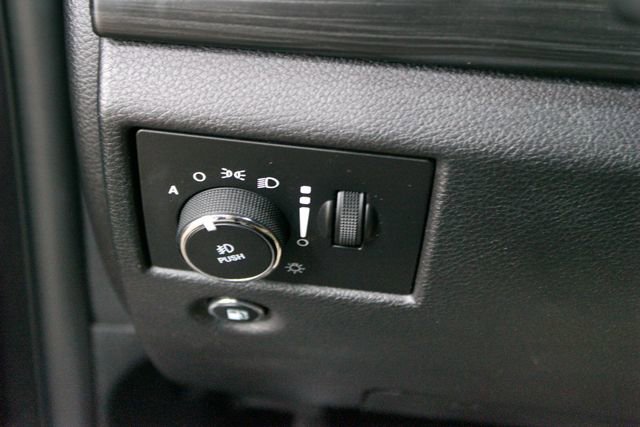 Used 2020 Jeep Grand Cherokee Altitude AWD/4WD image 14