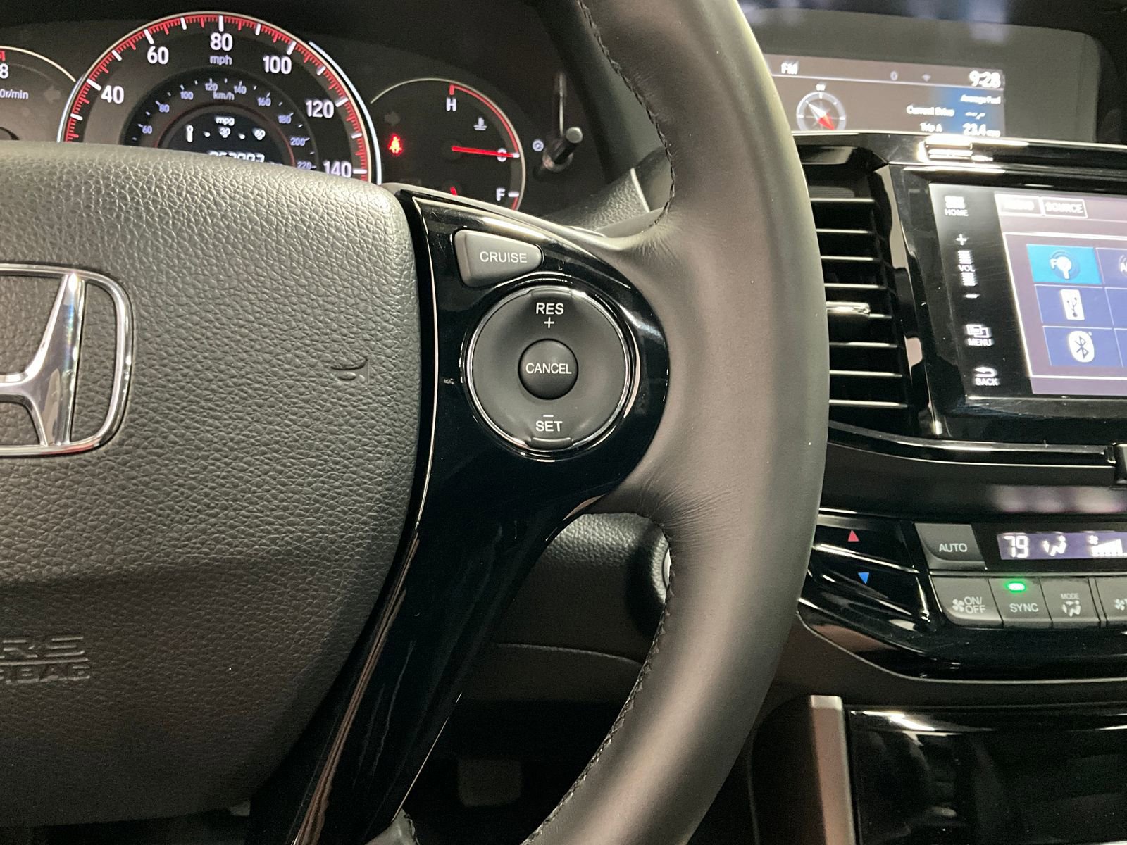 Used 2017 Honda Accord EX-L image 19